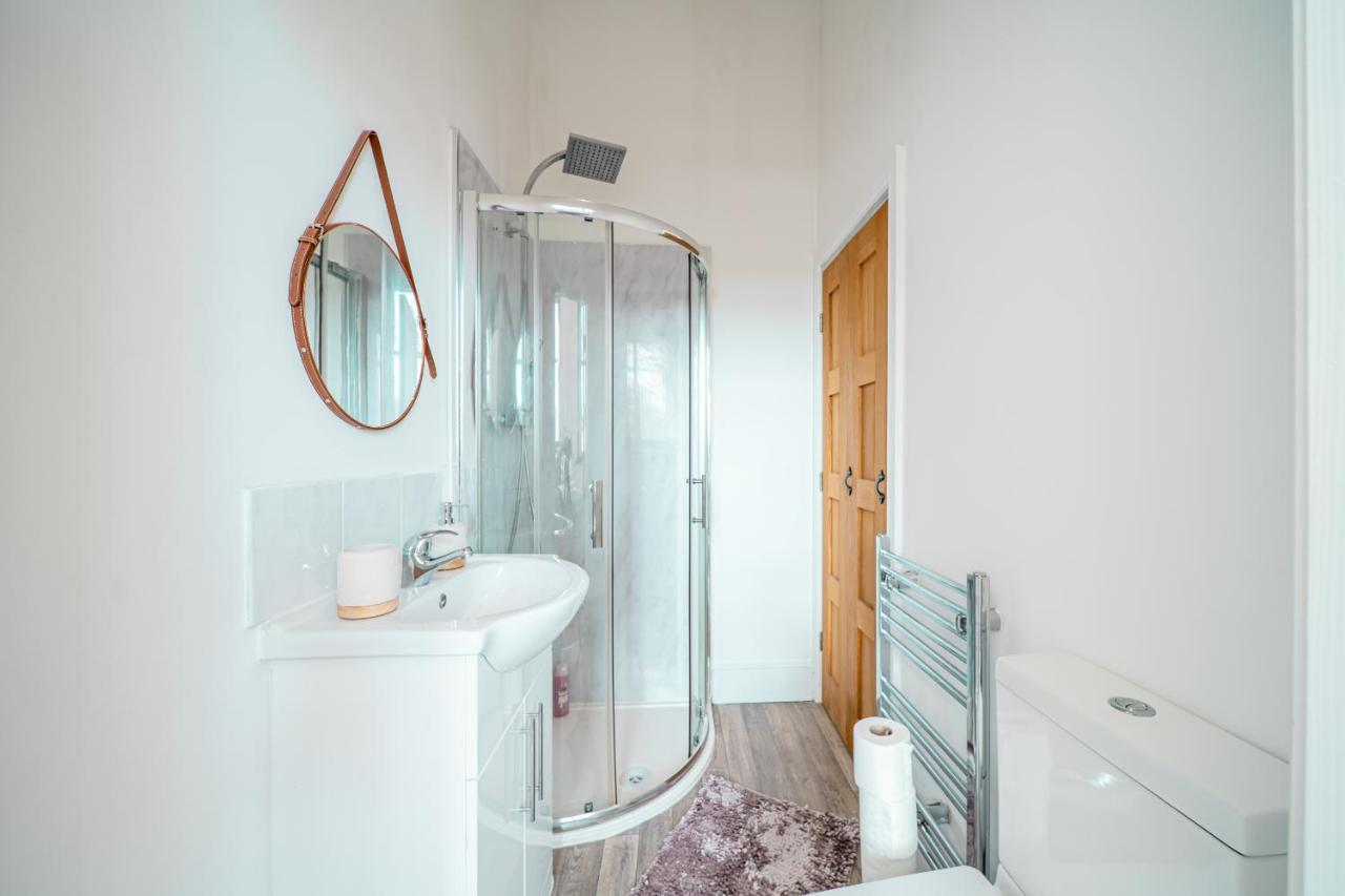 Cozy 1-Bedroom Apartment In The Heart Of Barnsley Town Centre Esterno foto