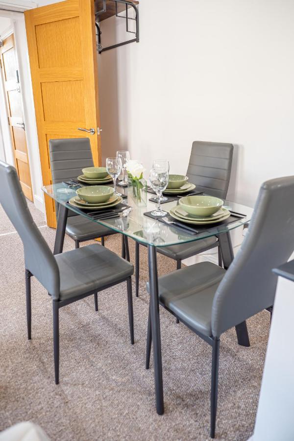 Cozy 1-Bedroom Apartment In The Heart Of Barnsley Town Centre Esterno foto