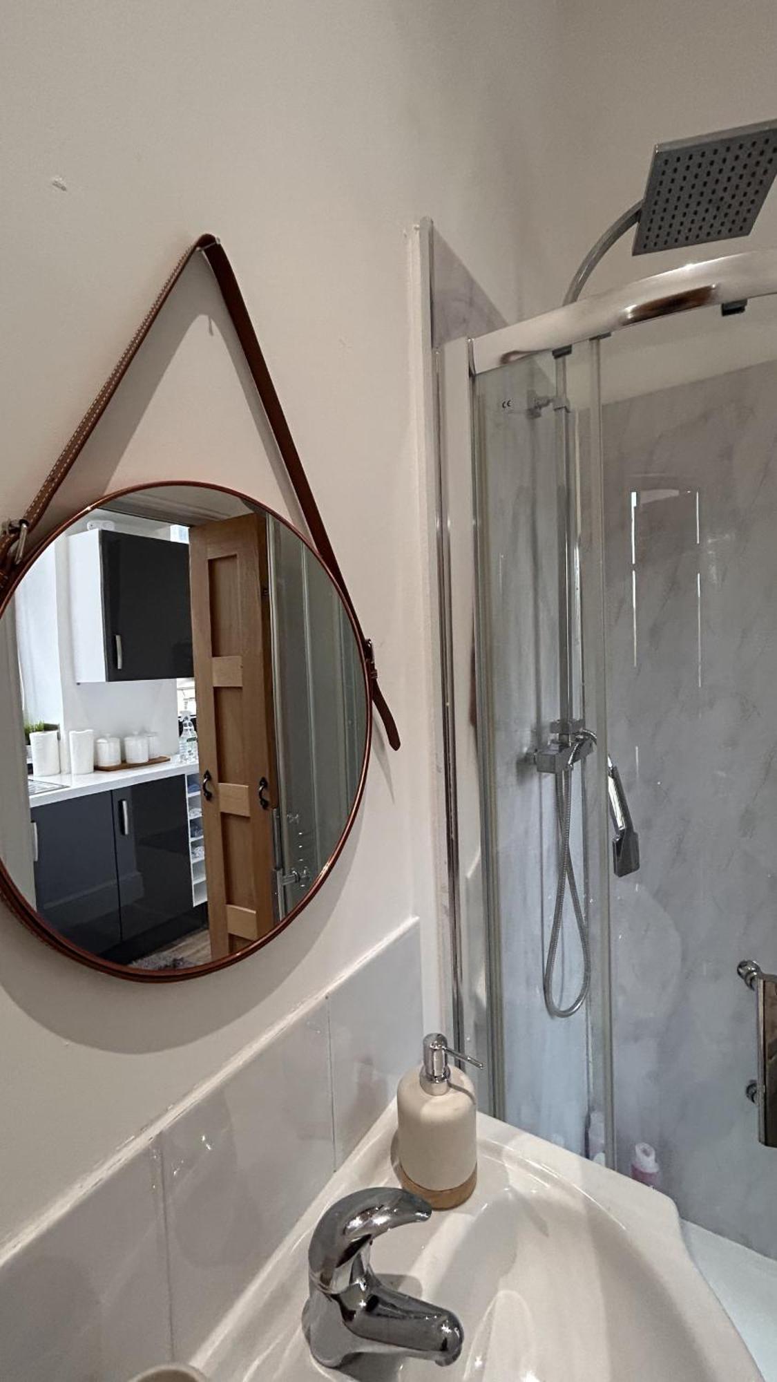 Cozy 1-Bedroom Apartment In The Heart Of Barnsley Town Centre Esterno foto
