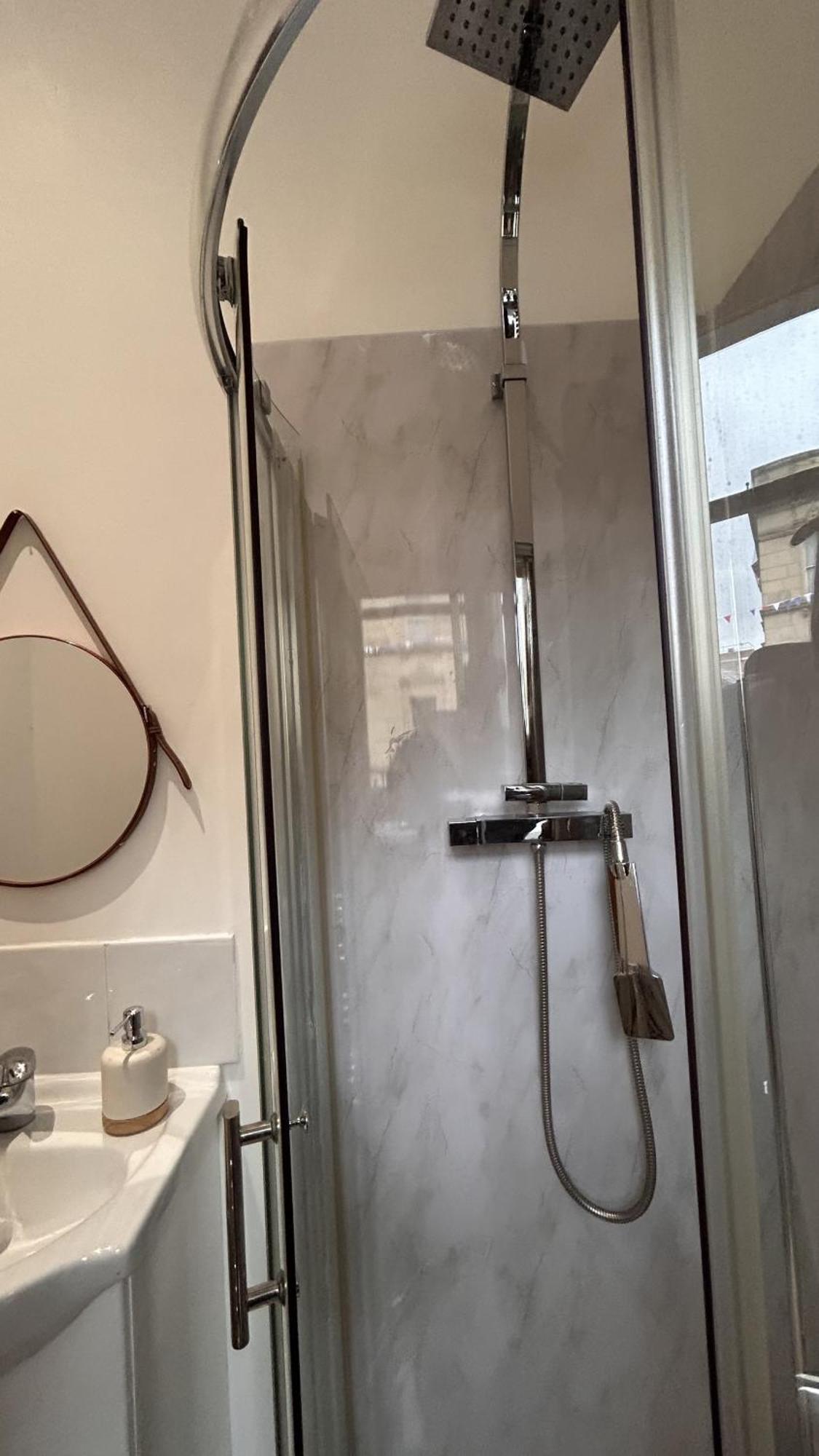 Cozy 1-Bedroom Apartment In The Heart Of Barnsley Town Centre Esterno foto