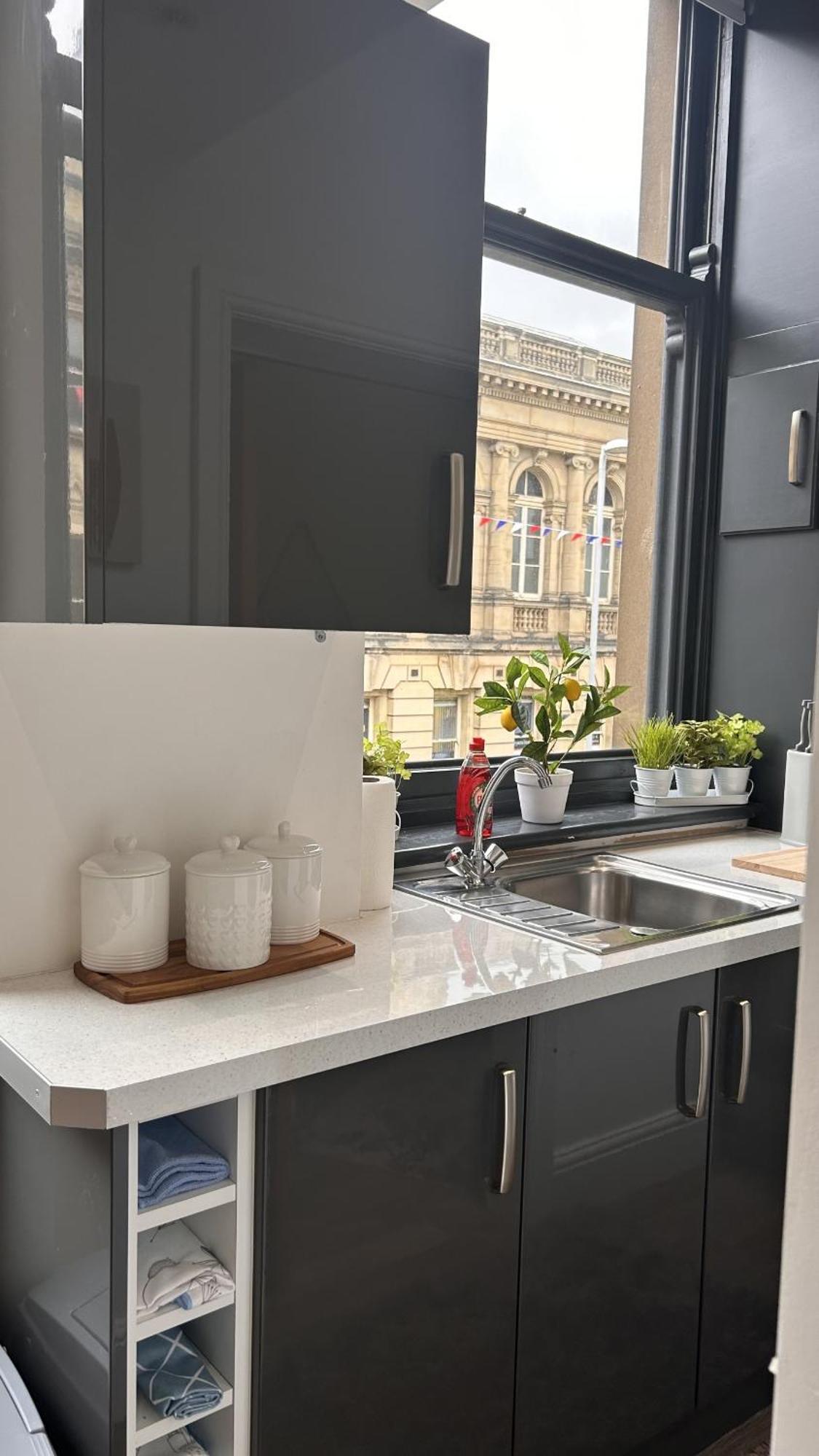 Cozy 1-Bedroom Apartment In The Heart Of Barnsley Town Centre Esterno foto