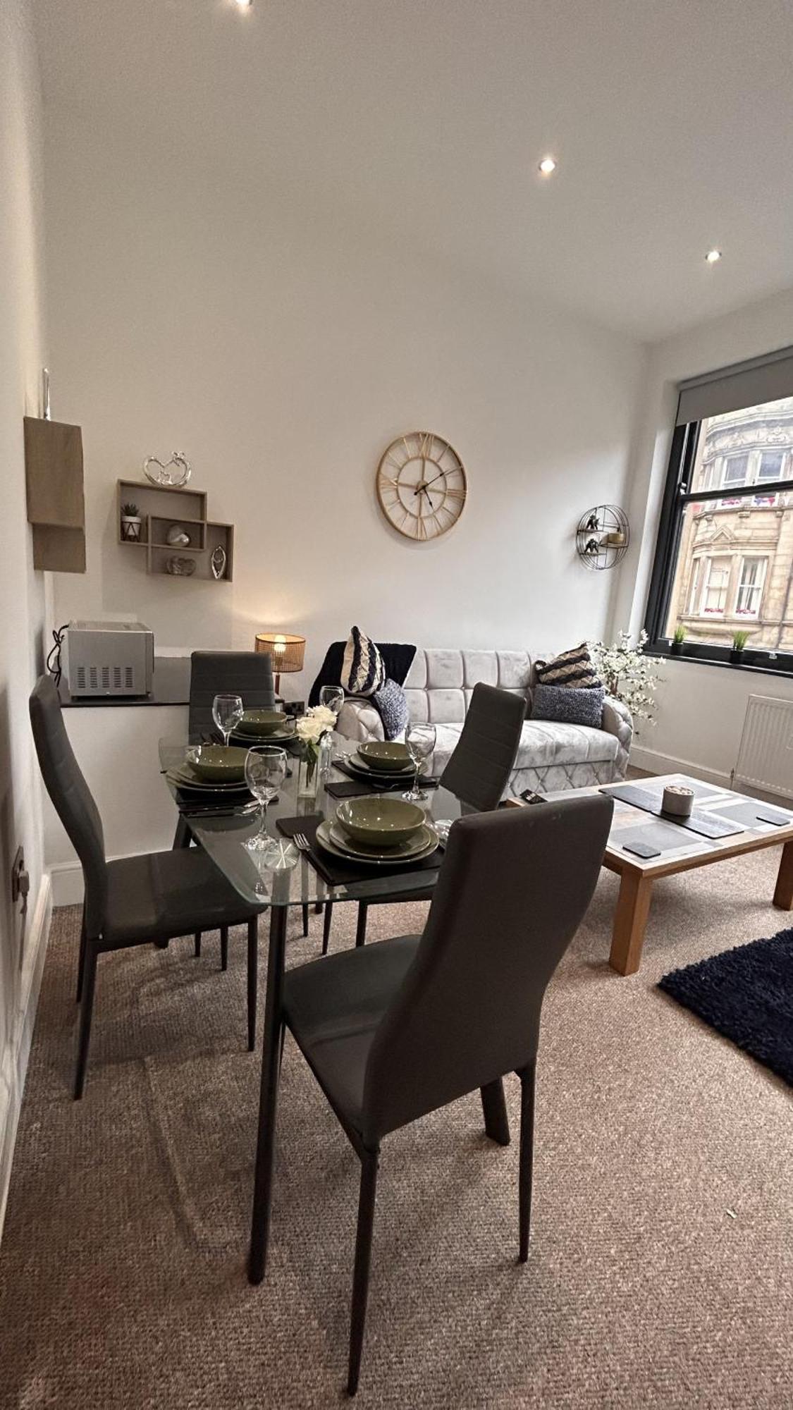 Cozy 1-Bedroom Apartment In The Heart Of Barnsley Town Centre Esterno foto