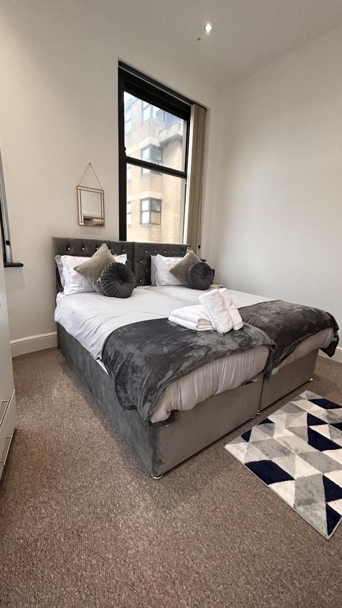 Cozy 1-Bedroom Apartment In The Heart Of Barnsley Town Centre Esterno foto